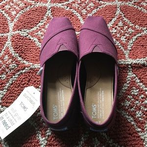 NWT TOMS Alpargata Heritage Canvas Classic Red Mahogany Women’s Slip On shoes